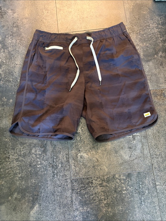 Vuori Other - Vuori Brown Athletic Drawstring Shorts with White Contrast